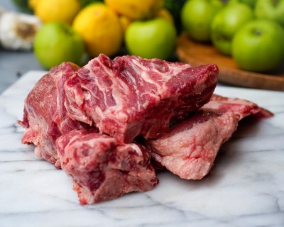 Свинина на кости охлаждённая 1 кг - купить в Харыялахе